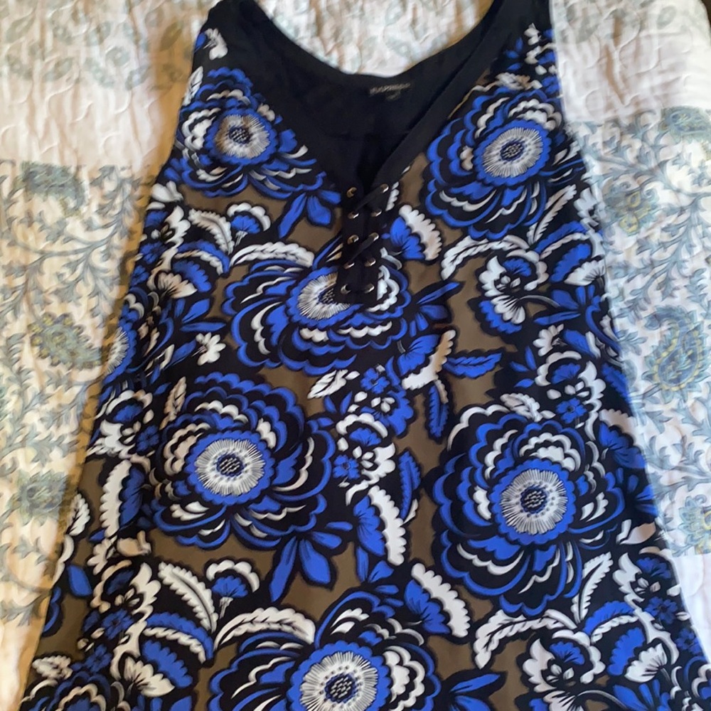 Ladies sleeveless top